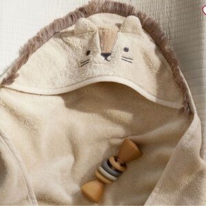 POTTERY BARN KIDS-Super Soft Animal Baby Hooded Towel. Leo Embroidered.